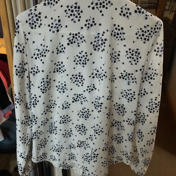 Ann Taylor Button down top - Picture 3 of 3